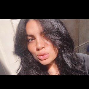 Meet your Posher, Caitlin